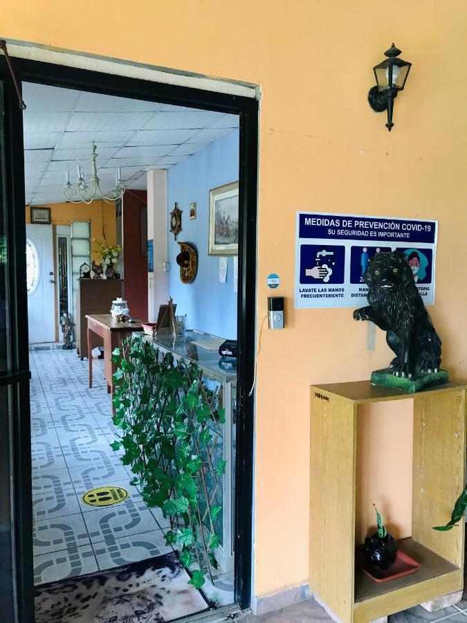 Black Lion Inn سانتياغو المظهر الخارجي الصورة